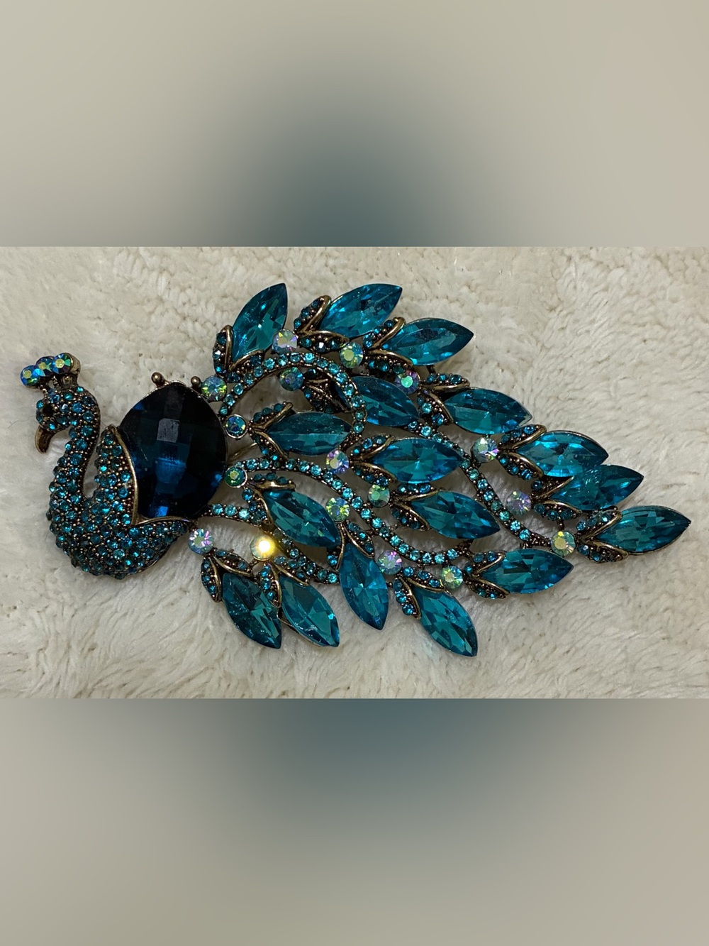 VINTAGE Peacock Ornate Blue Rhinestone Crystal Brooch with Antique Gold Backing